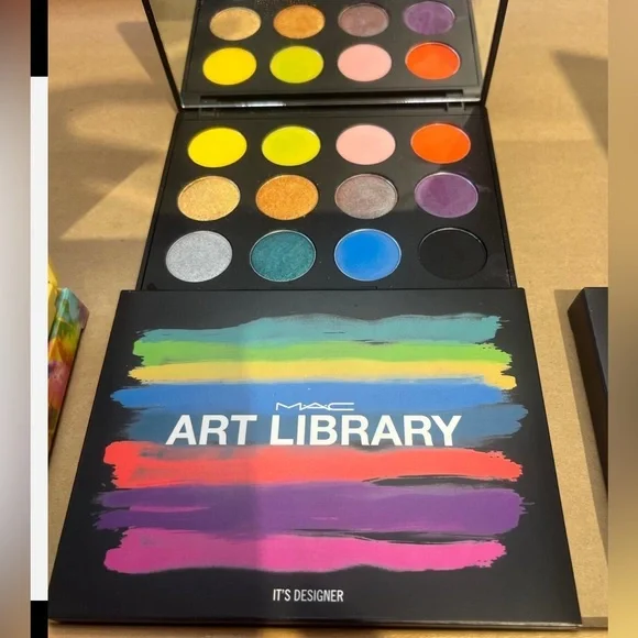 MAC It's Designer Art Library Eye Shadow Palette - Picture 4 of 6